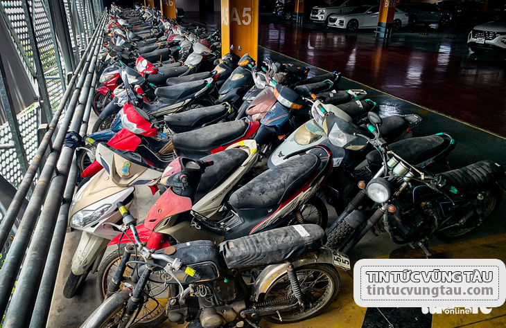  Xe máy ‘bỏ quên’ ở sân bay Tân Sơn Nhất: Bạn đọc nêu nhiều giải pháp dễ xử