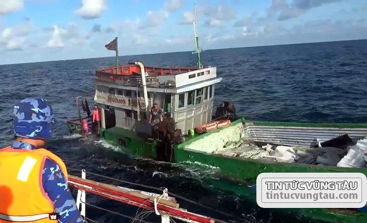  Tàu cảnh sát biển cứu 6 người trên biển Côn Đảo