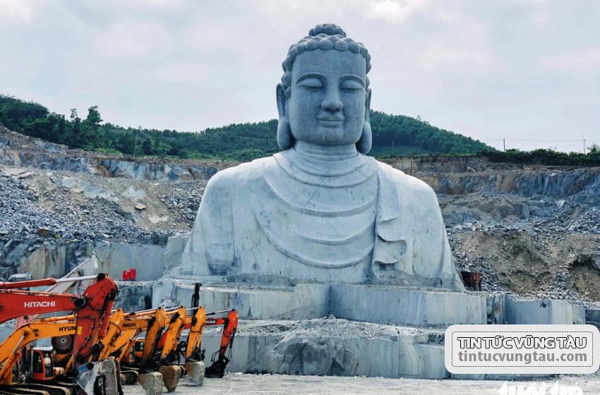  Toàn cảnh công trường làm tượng Phật khổng lồ bằng đá ở Đà Nẵng