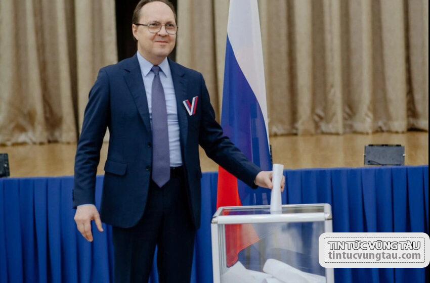  Những hình ảnh bỏ phiếu bầu tổng thống Nga tại Việt Nam