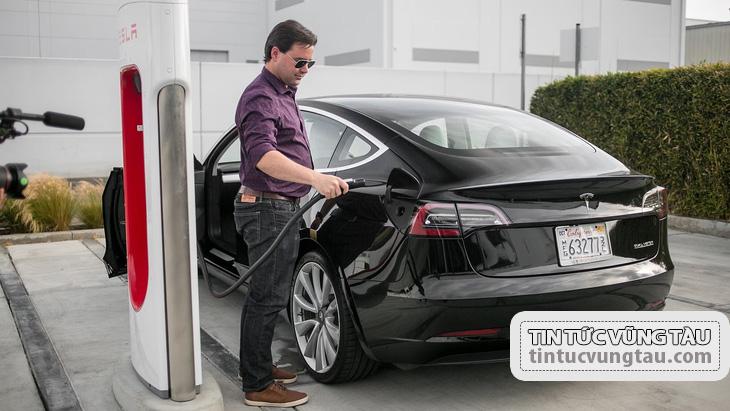  Tesla gây sốc với cả làng ô tô: Sa thải toàn bộ nhân viên lĩnh vực sạc xe điện