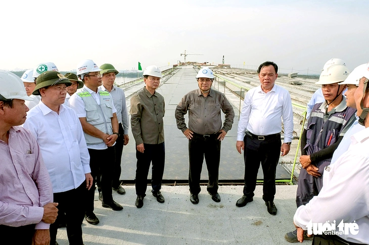 Thủ tướng giao TP.HCM khẩn trương triển khai đường sắt đi Long Thành, Cần Giờ