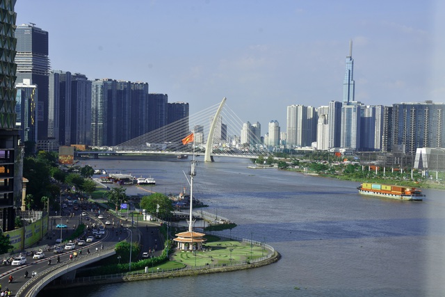  Khát vọng vươn xa hơn