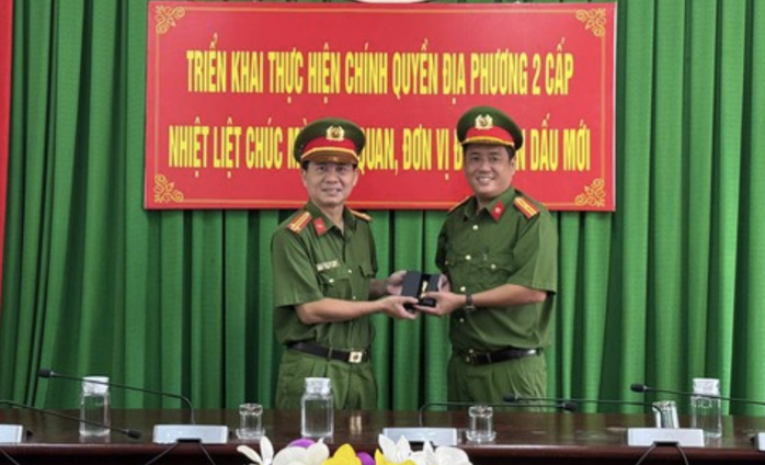  Công an TP HCM bàn giao con dấu mới