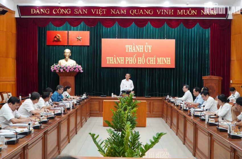TP HCM họp đột xuất bàn về sắp xếp các phường, xã