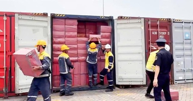 Hải quan bắt giữ 1,3 triệu bao thuốc lá lậu và giả nhãn mác