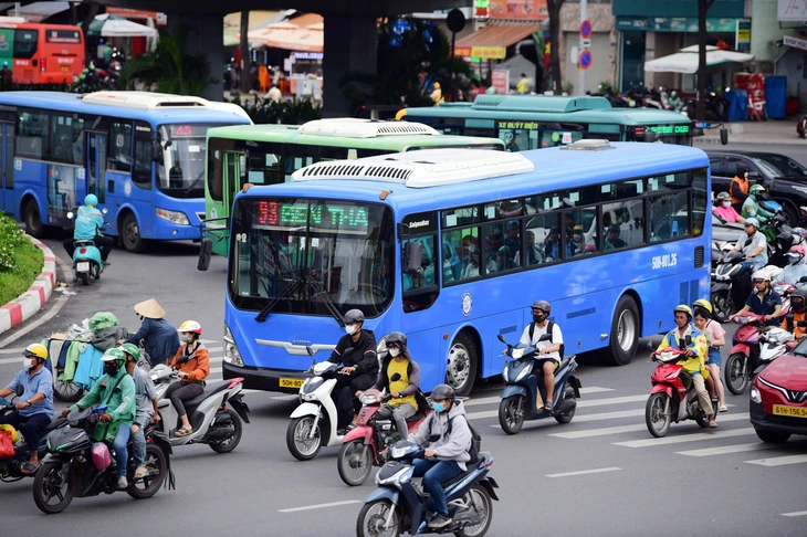  Mở làn riêng cho xe buýt: Nên không?