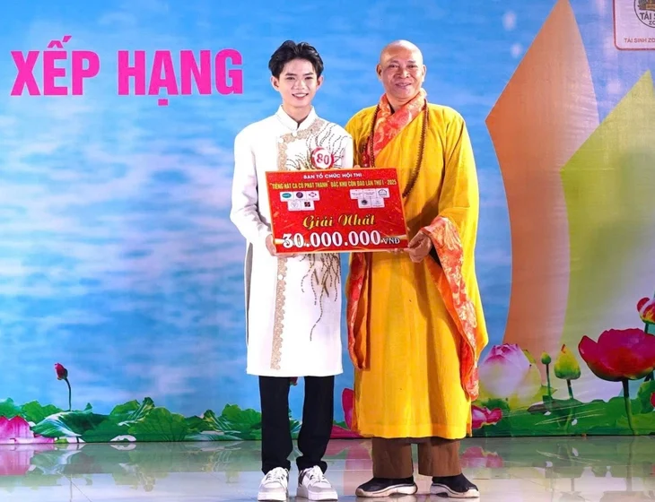 Chàng trai 16 tuổi đoạt giải nhất Tiếng hát ca cổ phát thanh đặc khu Côn Đảo 2025