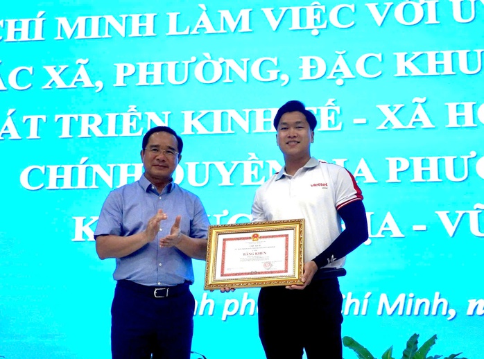  Người hùng không ở đâu xa