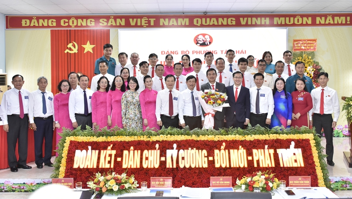  Ông Trịnh Hàng giữ chức Bí thư Đảng ủy phường Tân Hải
