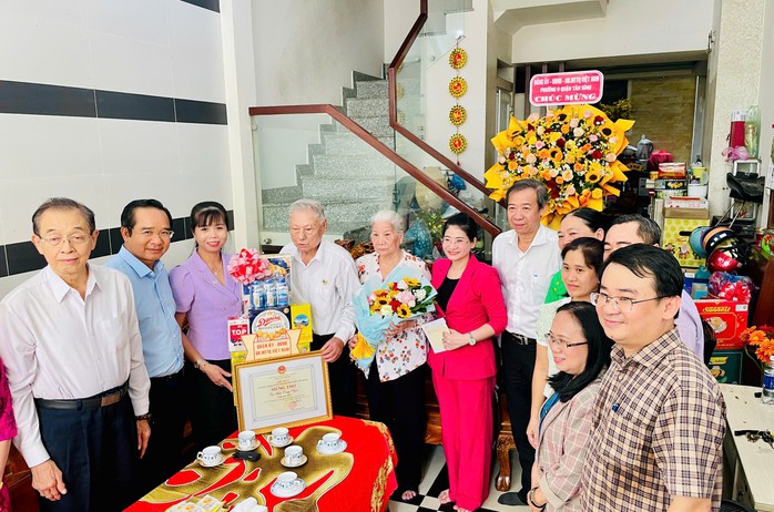  Người từ 70 tuổi ở TP HCM được nhận quà chúc thọ, mừng thọ 5 năm một lần